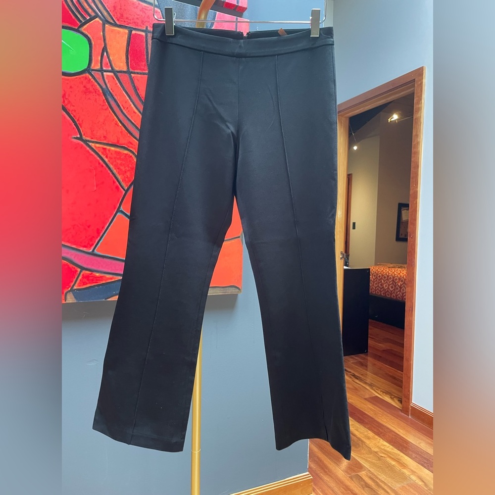 Alice +Olivia black cropped, flared pants size 0